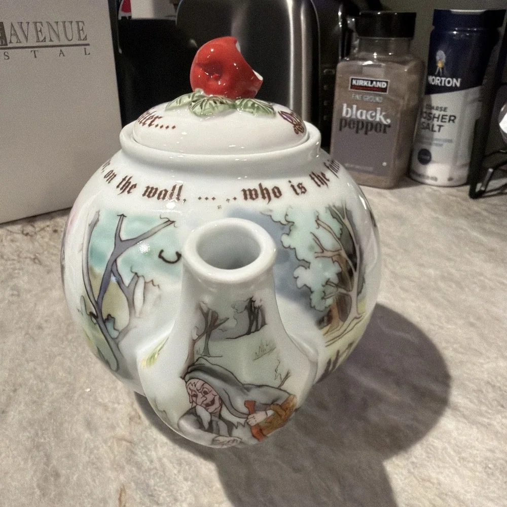 Paul Cardew Design Teapot Snow White Poisoned Apple Porcelain England‎ 2012 NWB